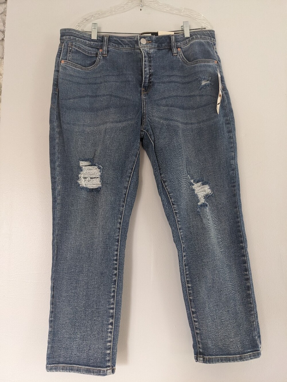 NWT Ricki's Jeans Girlfriend Size 14 Light Wash Thrashed Short Denim Plus